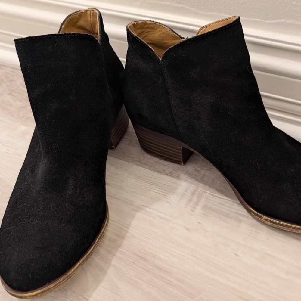 Lucky Brand Ferolia Boots Women's 8.5 Black Suede Ankle Almond Toe Bootie